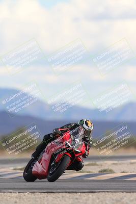 media/Nov-16-2025-Race Pace (Sun) [[8c5fa54630]]/Non Verified Riders (1st 20 Minutes)/5-Turn 15 (110pm)/